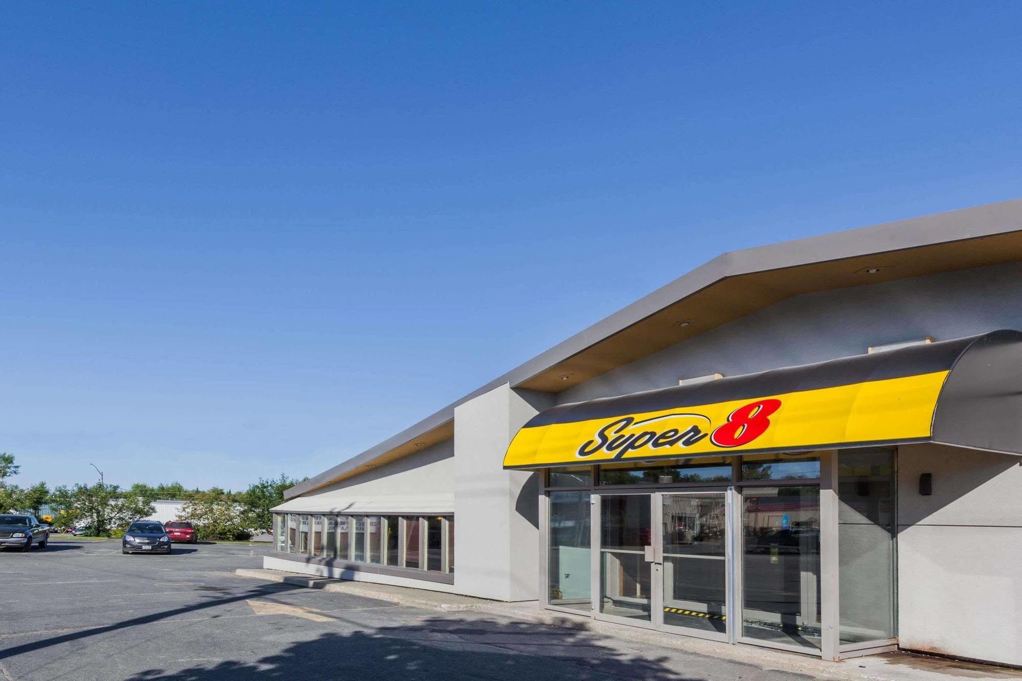 Super 8 By Wyndham Kirkland Lake Esterno foto