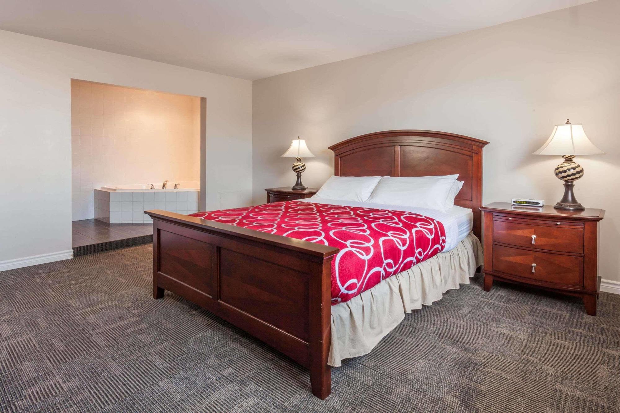 Super 8 By Wyndham Kirkland Lake Esterno foto